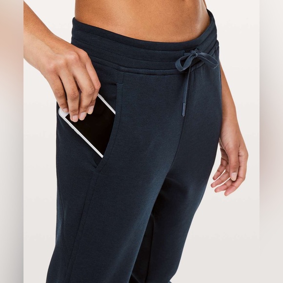 Lululemon City Sleek Sweatpant *28" True Navy Size 6 - Picture 5 of 12